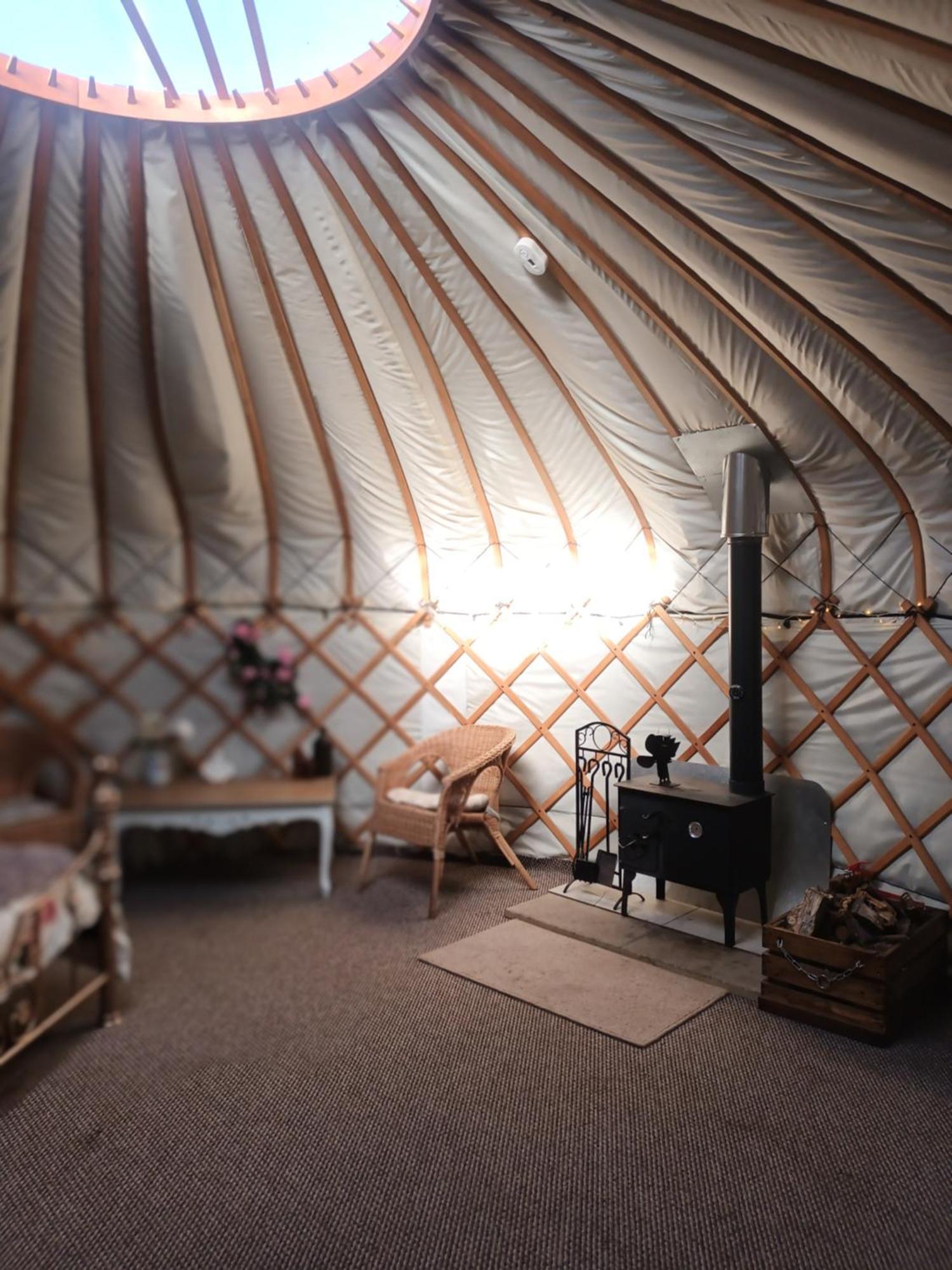 Gingerbread Cottage Yurts Dereham Buitenkant foto