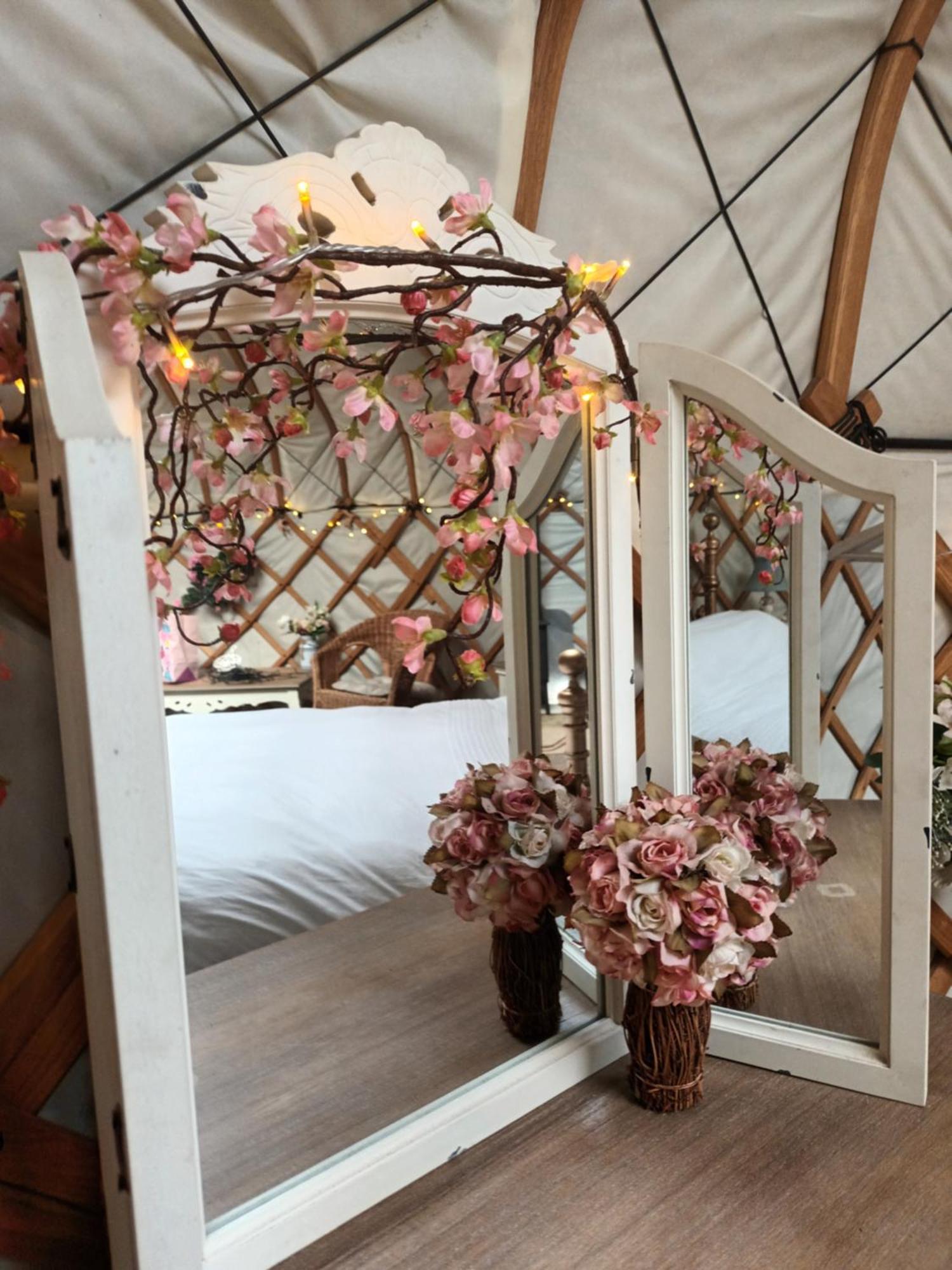 Gingerbread Cottage Yurts Dereham Buitenkant foto