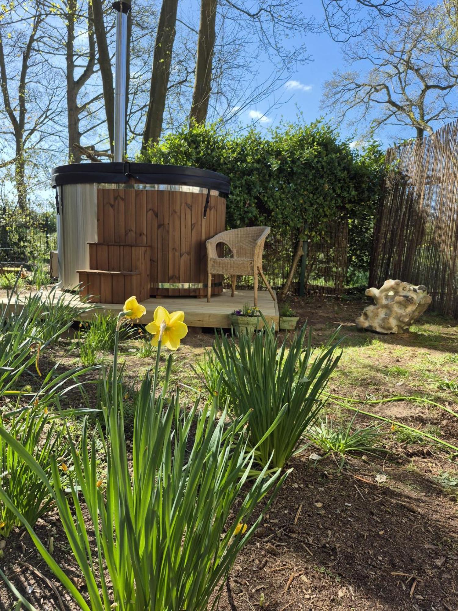 Gingerbread Cottage Yurts Dereham Buitenkant foto