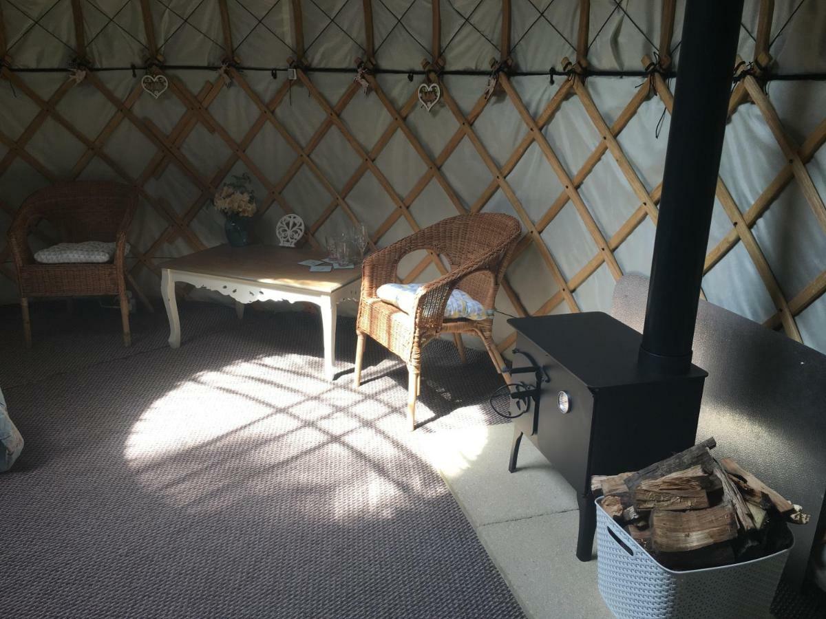 Gingerbread Cottage Yurts Dereham Buitenkant foto
